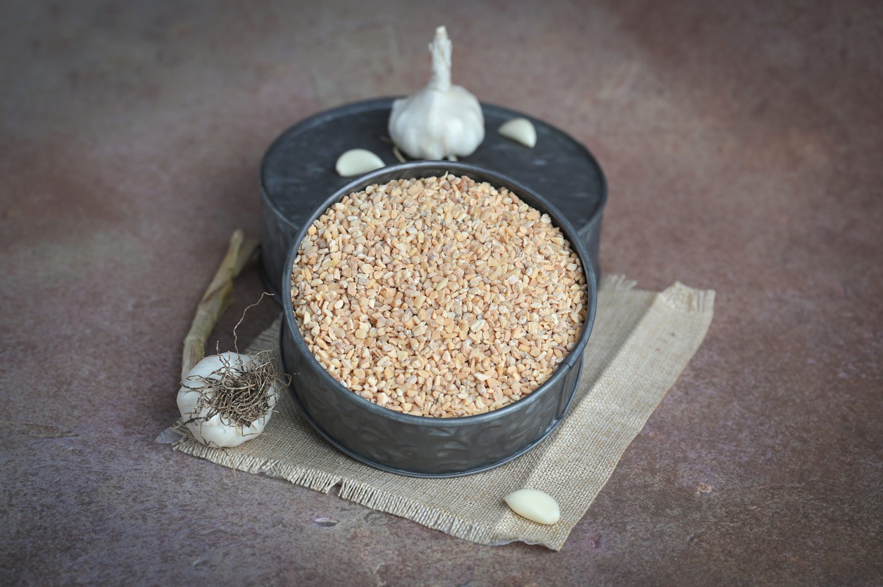 Dehydrated garlic granules