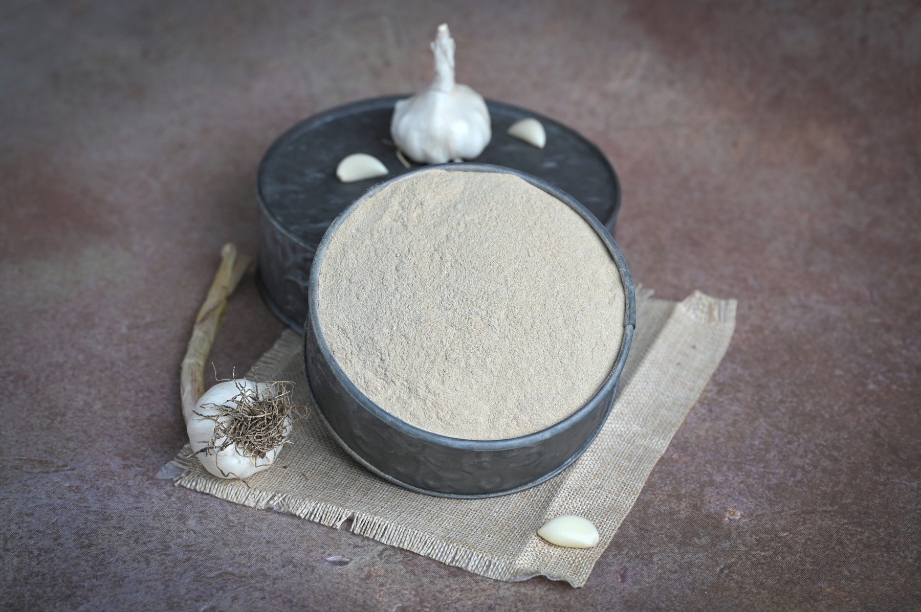 Dehydrated garlic powder