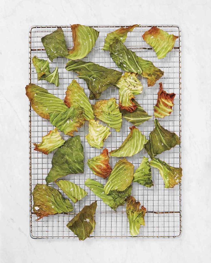 Dehydrated cabbage leaves