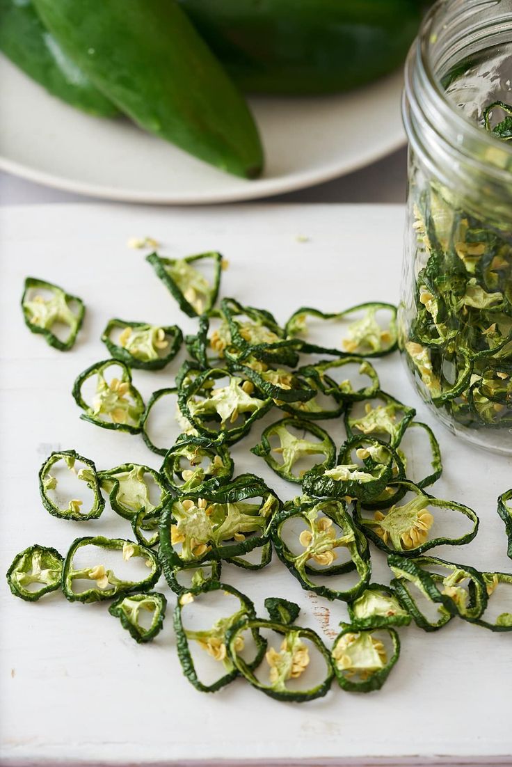Dehydrated green chilli slices